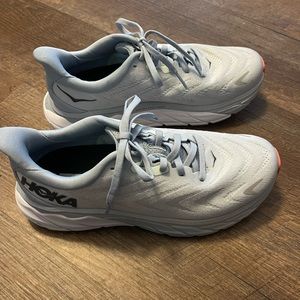 Brand new Hoka Arahi 6 shoes